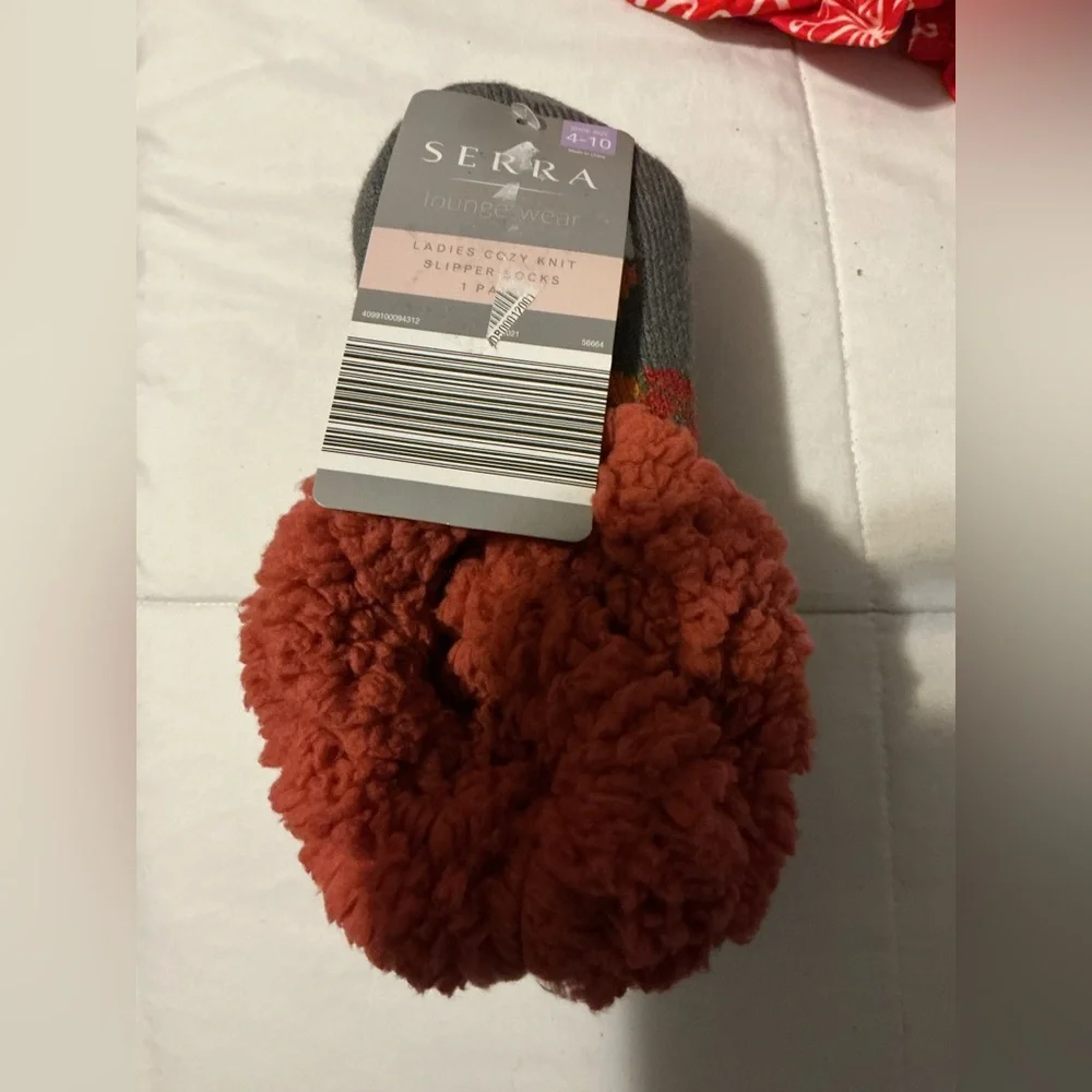 Serra Women's Fuzzy Knit Slipper Socks - Coral and Gray